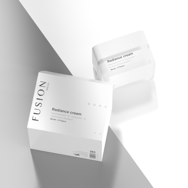 Square jar with moisturising cream